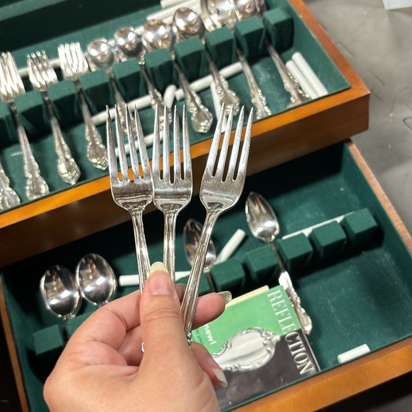 1847 Rogers Bros. Reflection 60pc silver plate flatware set - Picture 16 of 17